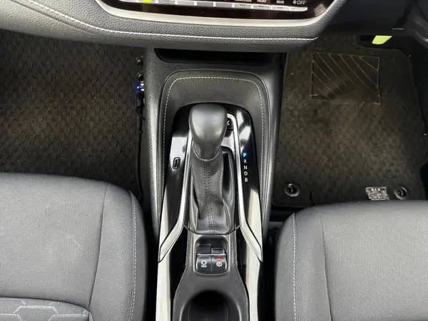 2018 Toyota Corolla SPORT HYBRID G Carousel 3
