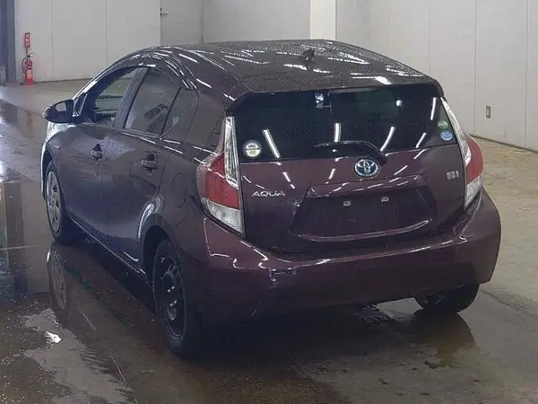 2016 Toyota Aqua S Carousel 8