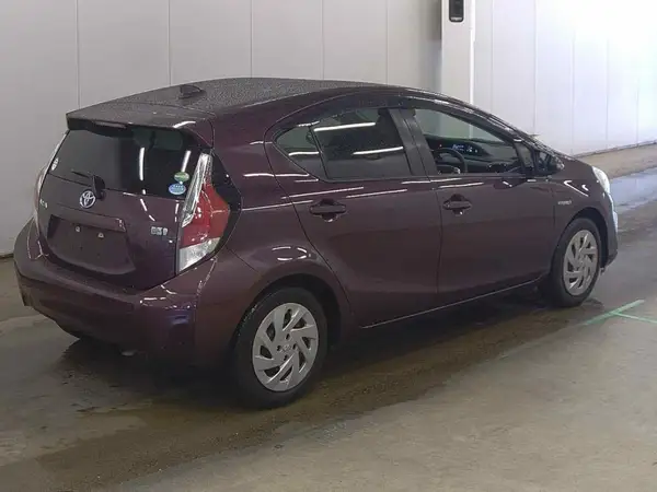 2016 Toyota Aqua S Carousel 9