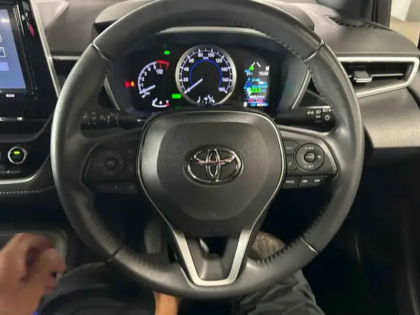 2018 Toyota Corolla SPORTS HYBRID G Carousel 9