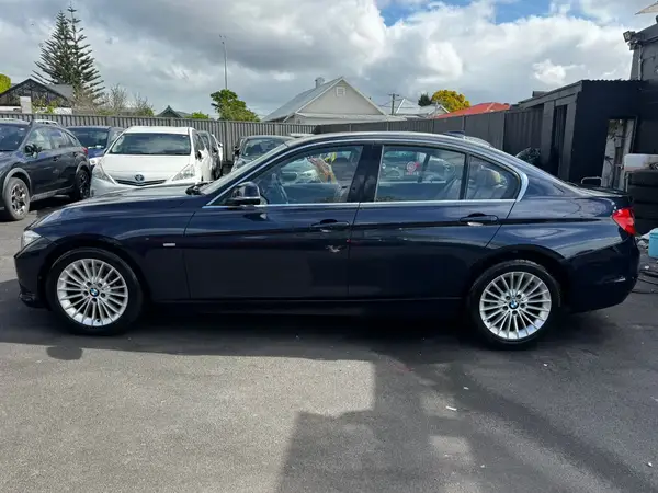 2014 BMW 320i 3 SERIES Carousel 17