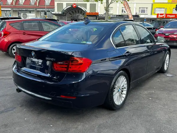 2014 BMW 320i 3 SERIES Carousel 14