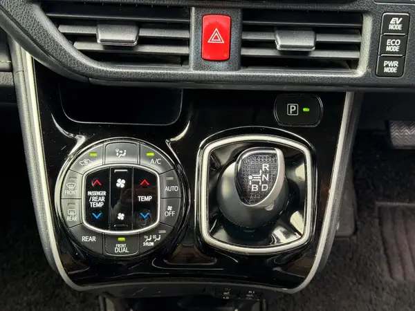 2015 Toyota Esquire HYBRID GI Carousel 4