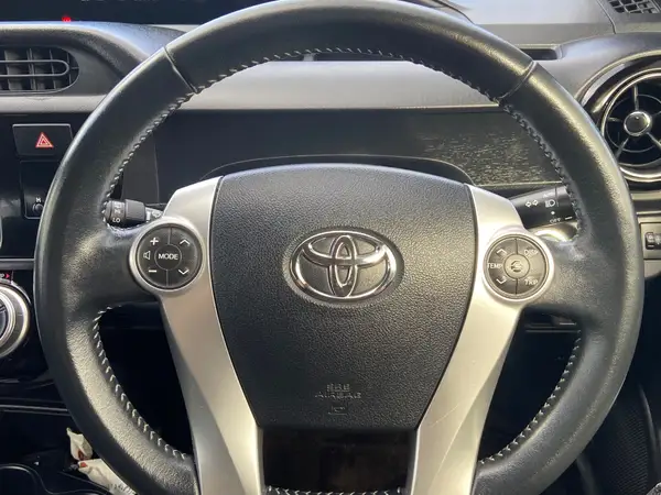 2015 Toyota Aqua X-URBAN Carousel 11