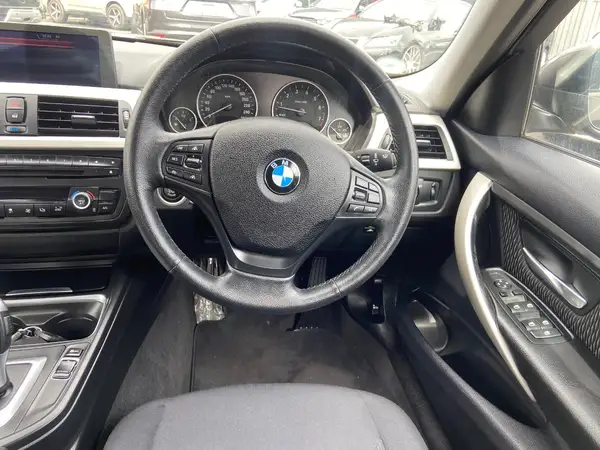2014 BMW 320i Carousel 10