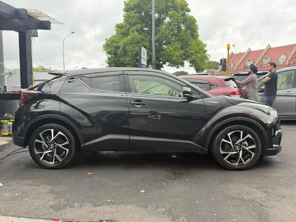 2017 Toyota C-HR G Carousel 17