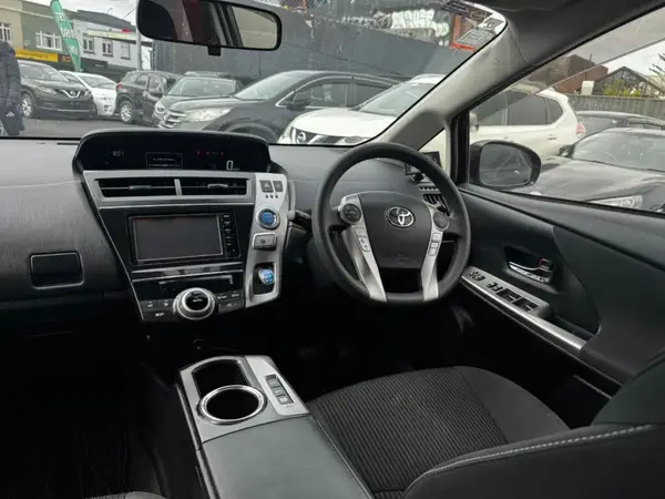 2015 Toyota Prius Alpha ALPHA S Carousel 9