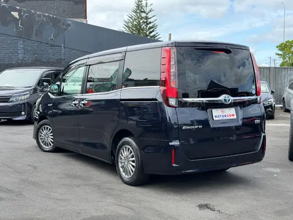 2015 Toyota Esquire HYBRID GI Carousel 16