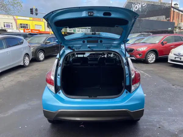 2015 Toyota Aqua X-URBAN Carousel 4