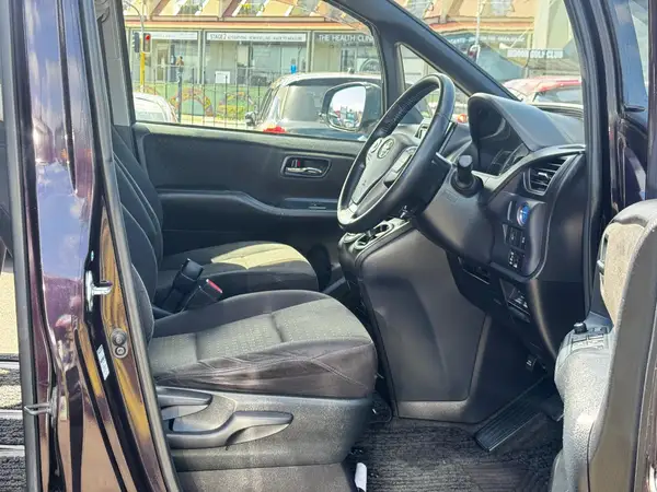 2015 Toyota Noah HYBRID G Carousel 13