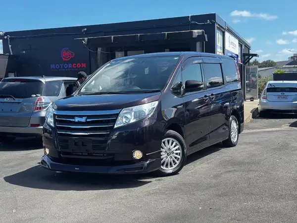2015 Toyota Noah HYBRID G Carousel 18