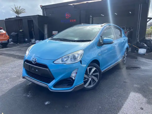 2015 Toyota Aqua X-URBAN Carousel 16