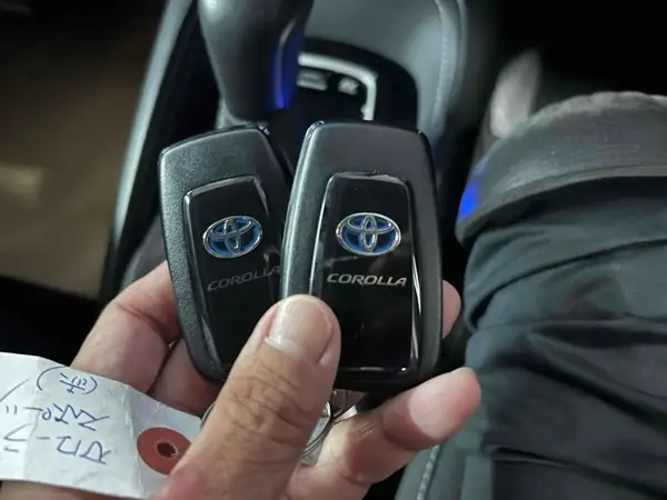 2018 Toyota Corolla SPORTS HYBRID G Carousel 1