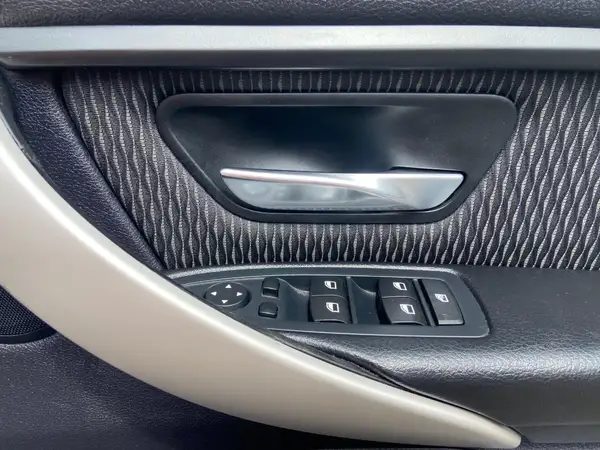 2014 BMW 320i Carousel 1
