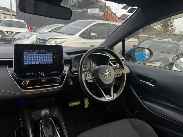 2018 Toyota Corolla SPORT HYBRID G Carousel 11