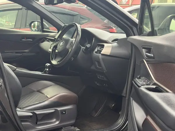 2017 Toyota C-HR G Carousel 12