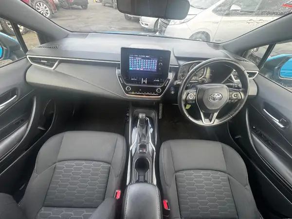 2018 Toyota Corolla SPORT HYBRID G Carousel 10