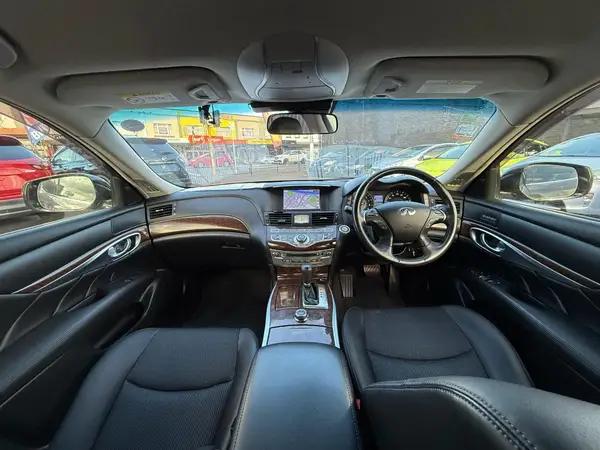 2016 Nissan Fuga Carousel 7