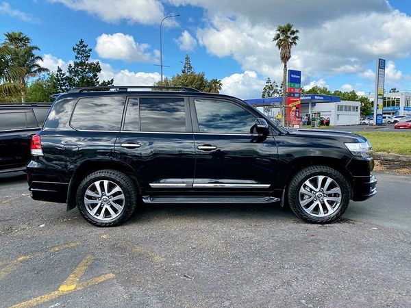 2020 Toyota Land Cruiser ZX Carousel 5