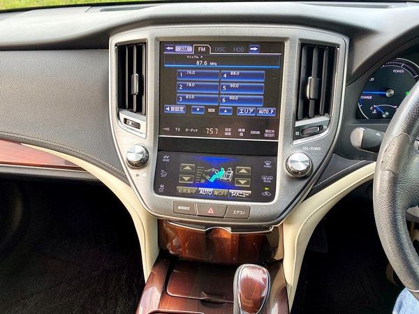 2013 Toyota Crown Royal Saloon Carousel 7