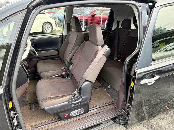 2015 Toyota Spade G Carousel 2
