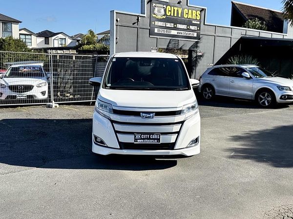 2017 Toyota Noah Hybrid Carousel 19