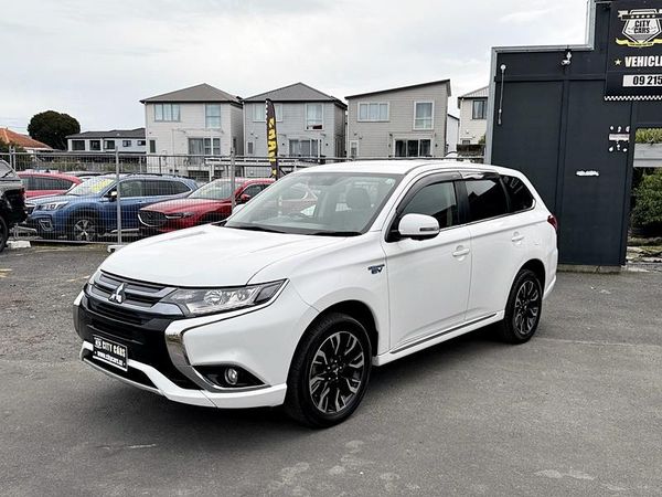 2015 Mitsubishi Outlander PHEV 4WD Carousel 16