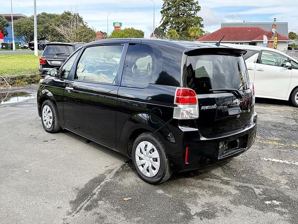 2015 Toyota Spade G Carousel 14