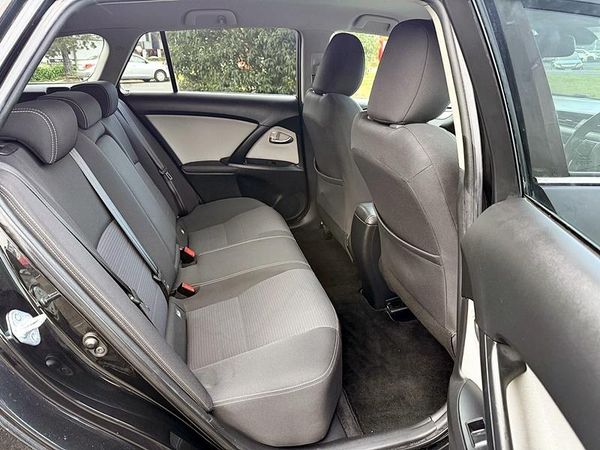 2016 Toyota Avensis Wagon Carousel 2