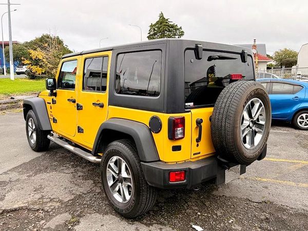 2015 Jeep Wrangler Unlimited Sport 4WD Carousel 12