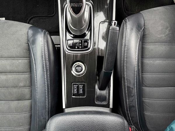 2015 Mitsubishi Outlander PHEV 4WD Carousel 7