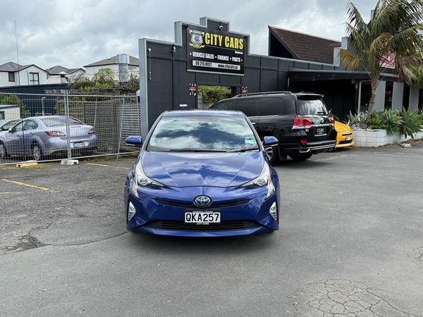 2016 Toyota Prius Carousel 15