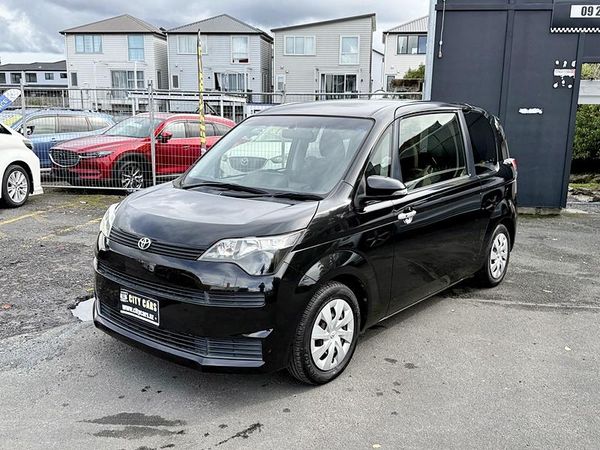 2015 Toyota Spade G Carousel 16