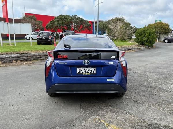 2016 Toyota Prius Carousel 12