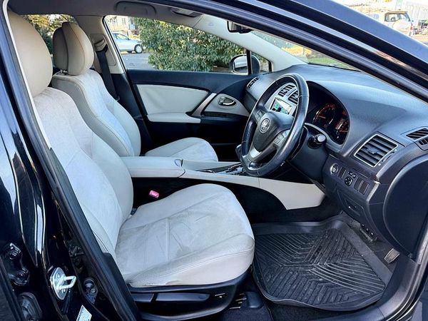 2013 Toyota Avensis Wagon Carousel 3