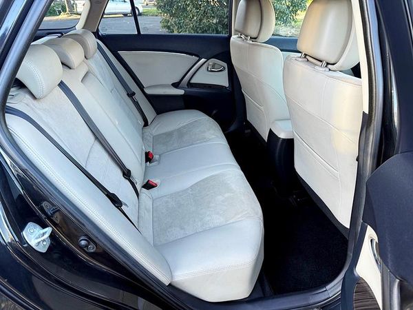 2013 Toyota Avensis Wagon Carousel 2