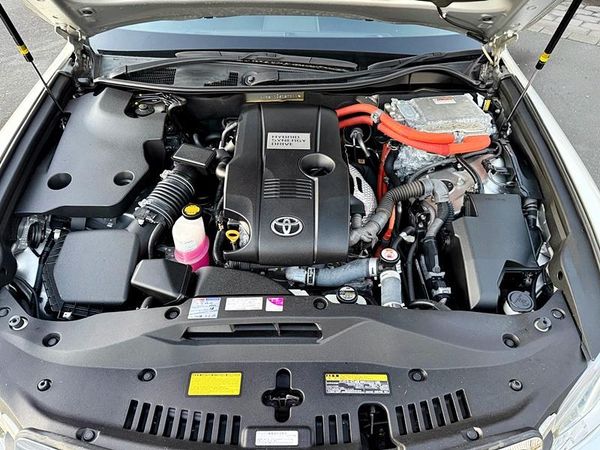 2013 Toyota Crown Royal Saloon Carousel 8