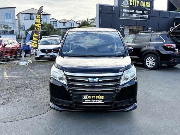 2015 Toyota Noah Hybrid Carousel 17