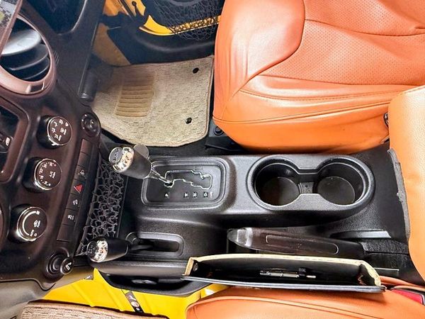 2015 Jeep Wrangler Unlimited Sport 4WD Carousel 7