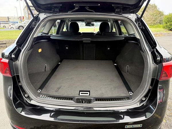2016 Toyota Avensis Wagon Carousel 3