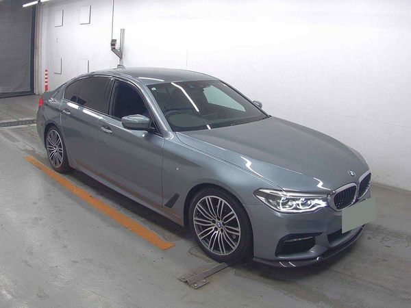 2018 BMW 523i M-SPORT Carousel 2