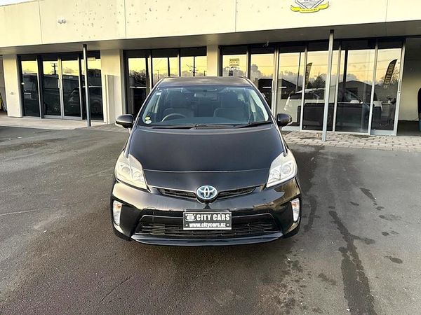 2014 Toyota Prius S Carousel 15