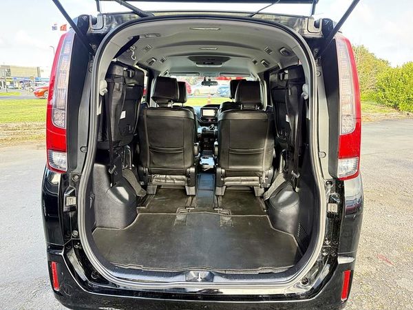 2015 Toyota Noah Hybrid Carousel 1