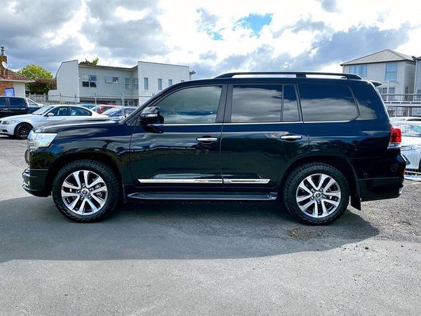 2020 Toyota Land Cruiser ZX Carousel 9