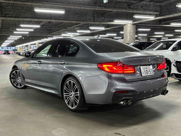 2018 BMW 523i M-SPORT Carousel 4