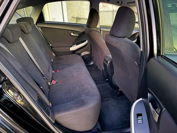 2014 Toyota Prius S Carousel 2