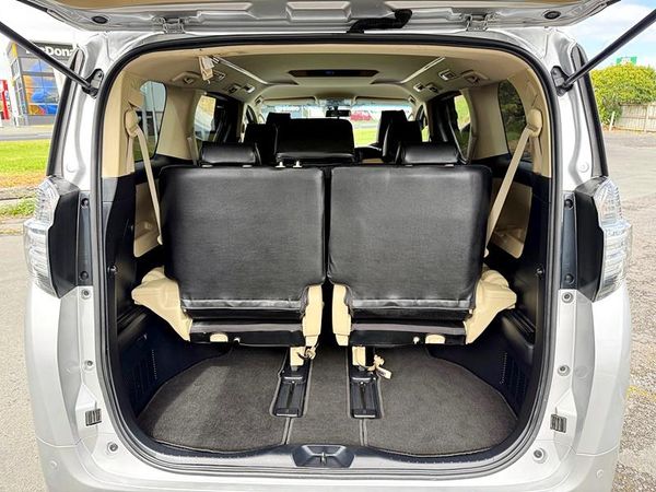 2017 Toyota Vellfire 2.5 8 Seater Carousel 1