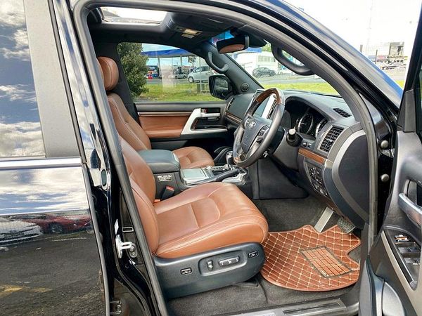 2020 Toyota Land Cruiser ZX Carousel 2