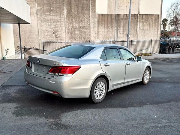 2013 Toyota Crown Royal Saloon Carousel 10