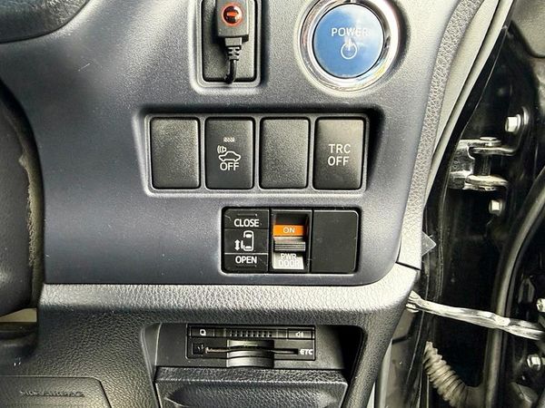 2015 Toyota Noah Hybrid Carousel 7